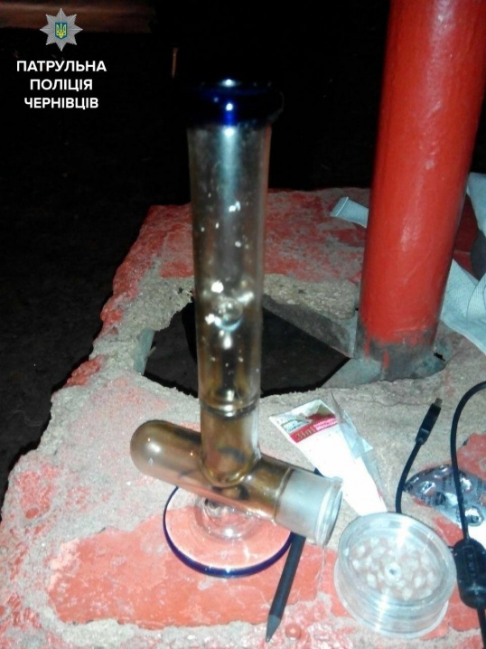 На Героїв Майдану патрульні виявили у двох перехожих наркотики