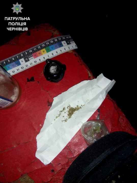 На Героїв Майдану патрульні виявили у двох перехожих наркотики