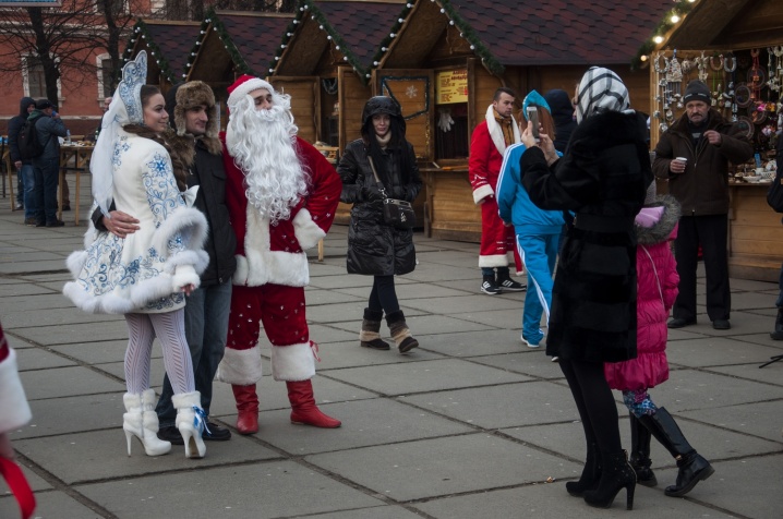 У Чернівцях Діди Морози влаштували передноворічні танці 