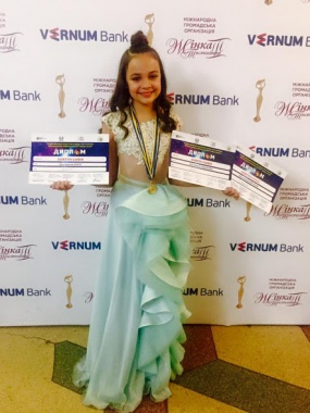 Юна чернівчанка здобула одразу три нагороди на конкурсі талантів у Києві