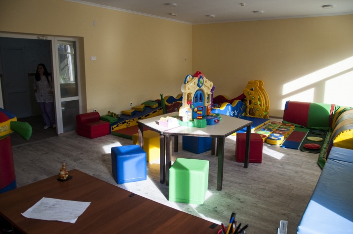 У Чернівцях відкрили лікувальний басейн для діток з особливими потребами