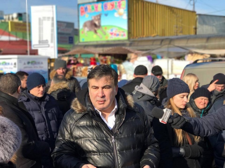 Михайло Саакашвілі гуляє «Калинівським ринком» у Чернівцях