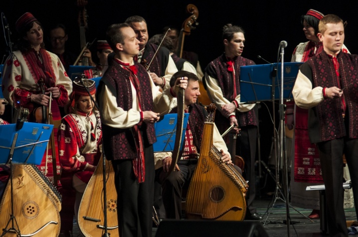 Музиканти «НАОНІ» у Чернівцях скреготали на косах