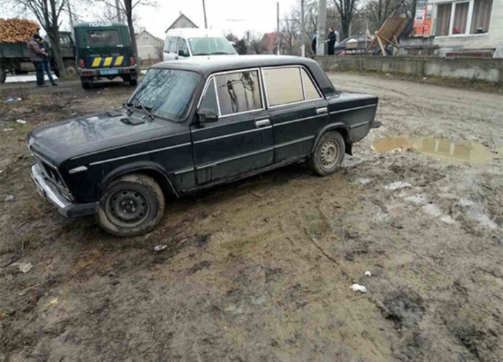 У Чернівцях зловмисник обікрав автомобіль, підібравши ключ до дверей