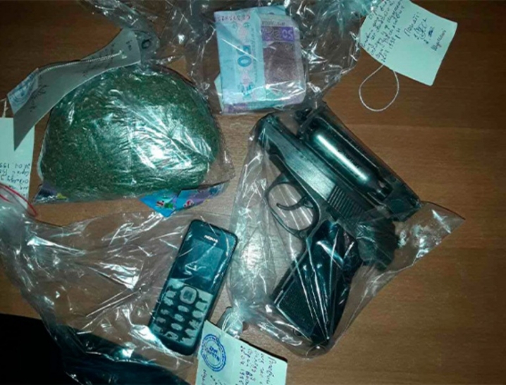 На Хотинщині поліціянти затримали 19-річного наркоторговця