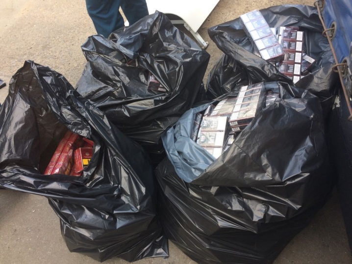 До Болгарії в автобусі везли не тільки туристів, але й цигарки