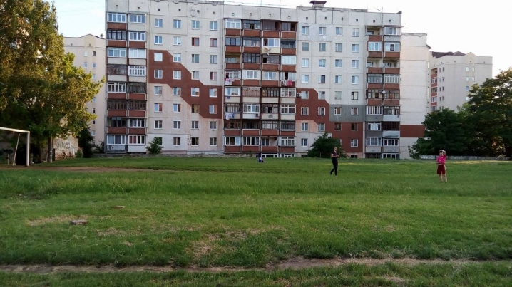Стадіон політеху ризикує сповзти на житлові будинки