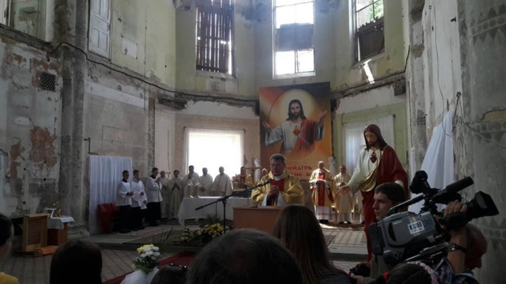 У костелі Найсвятішого Серця Ісуса освятили поховання польських солдатів