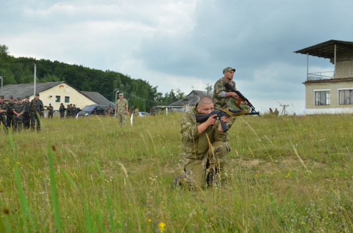 На Буковині бійці підрозділу територіальної оборони вдосконалюють бойові навички