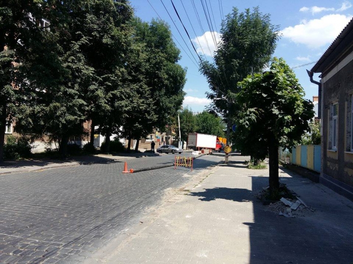 На вулиці Чкалова перекрили рух транспорту