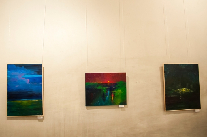 У «Вернісажі» відкрилася яскрава виставка львівської художниці