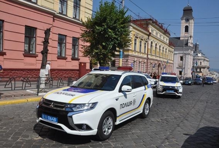 Поліцейські Чернівців отримали 18 нових автомобілів