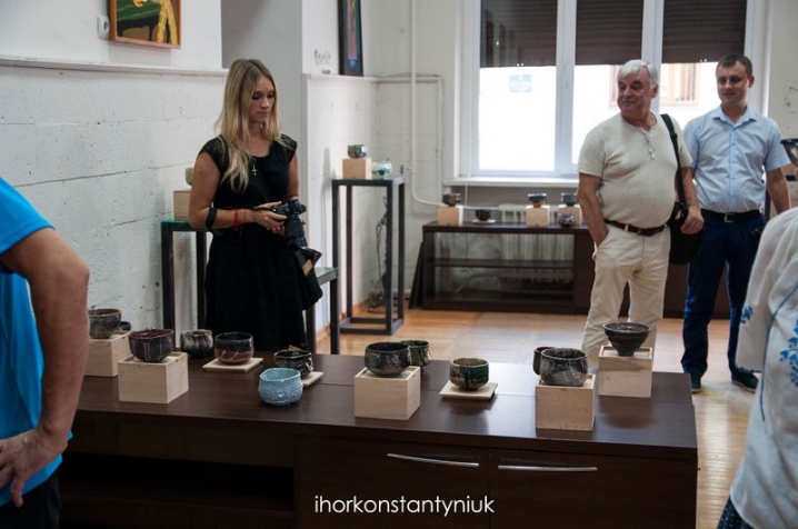 У Галереї на Штейнбарга відбулася виставка чаш для чайної церемонії