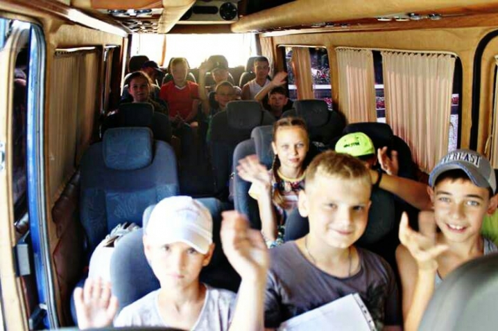 29 юних буковинців вирушили на відпочинок до Молдови