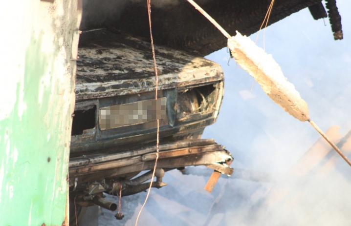 На Сторожинеччині горіла автомайстерня