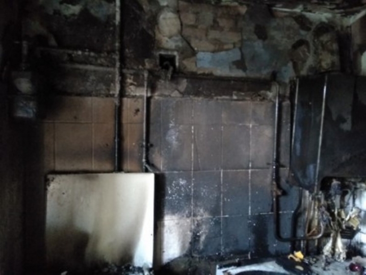 У Хотині горіла багатоповерхівка - рятувальники евакуювали 23 людей