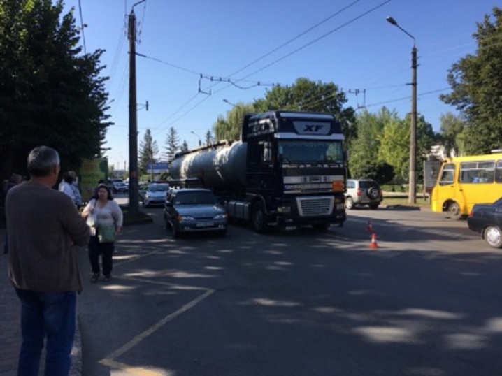 На Героїв Майдану зіштовхнулися легковик та вантажівка