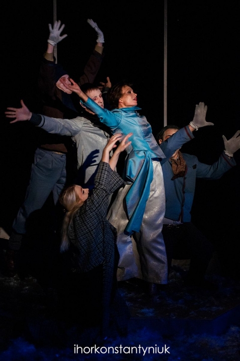 Чернівецький драмтеатр відкрив театральний сезон виставою «Слуги і сніг»
