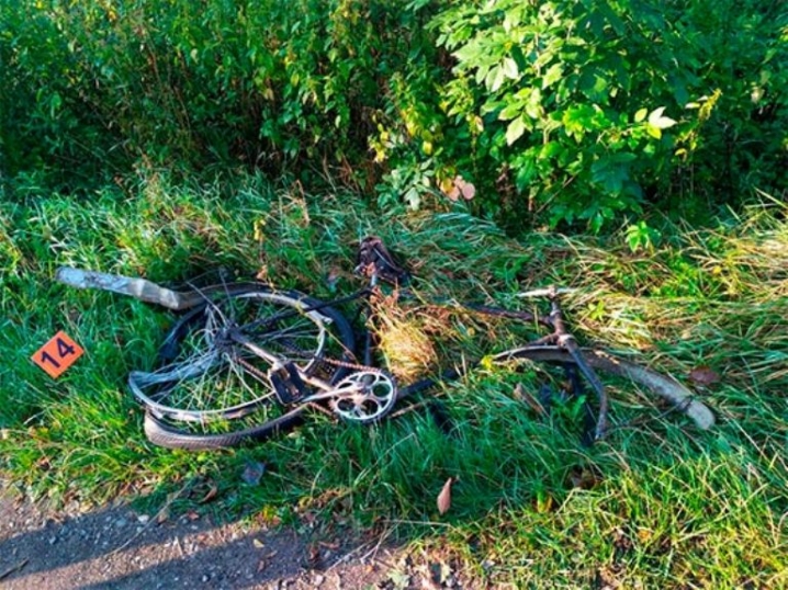 Велосипедист раптово виїхав на дорогу – у поліції розповіли подробиці аварії у Сторожинці