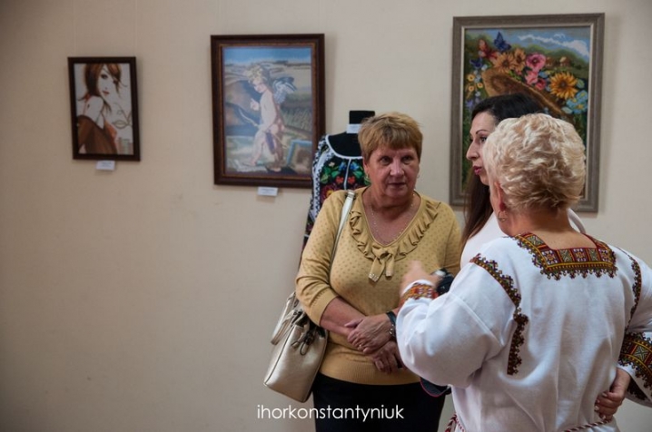 У Художньому музеї відкрилася експозиція вишивки Тетяни Тулівської «Осінь пізня»