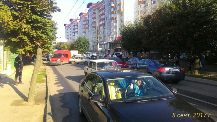 На Руській – ДТП за участю трьох автівок