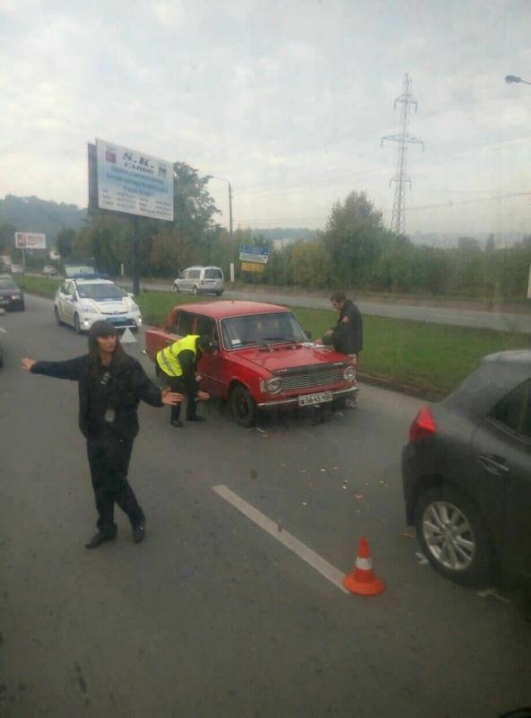 На вулиці Калинівській зіштовхнулися два автомобілі