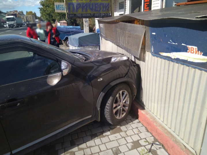 У Мамаївцях зіткнулися дві автівки, водій однієї втік з місця ДТП