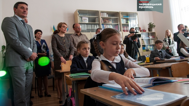 Лілія Гриневич пояснювала буковинцям мовну статтю Закону «Про освіту»