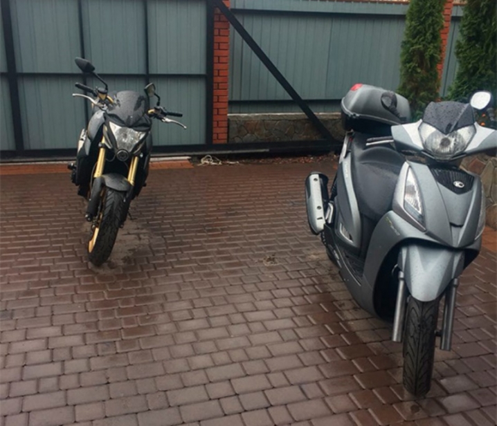 Чернівчанин зберігав у гаражі 25 дорогих мотоциклів, які розшукували у Європі