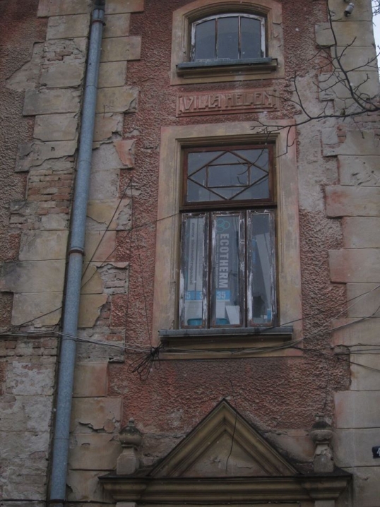 Чернівчани скаржаться на нищення архітектурних пам'яток у центрі міста