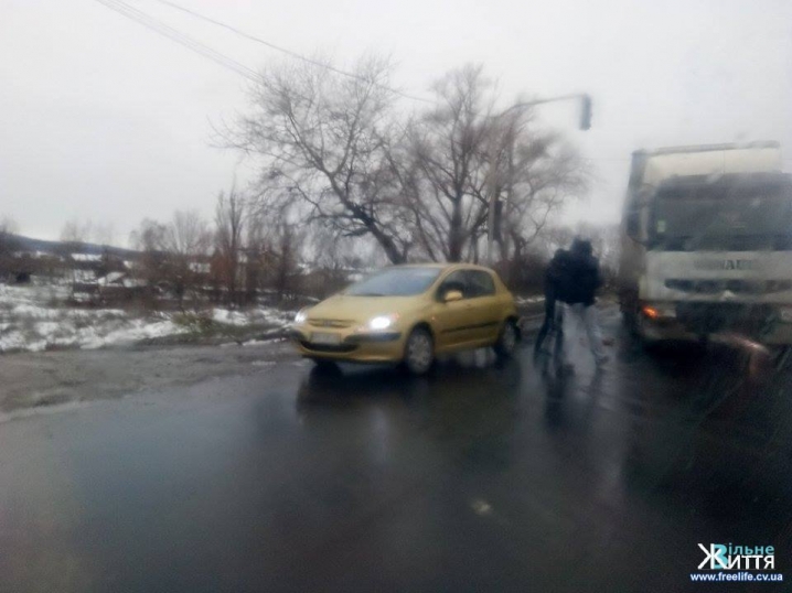 У Мамаївцях фура зіштовхнулася з легковиком