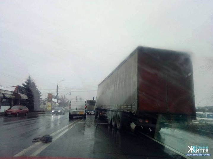 У Мамаївцях фура зіштовхнулася з легковиком