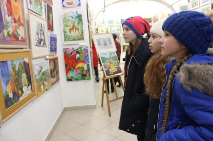 Виставка дитячих малюнків у Чернівцях може потрапити до Книги рекордів України