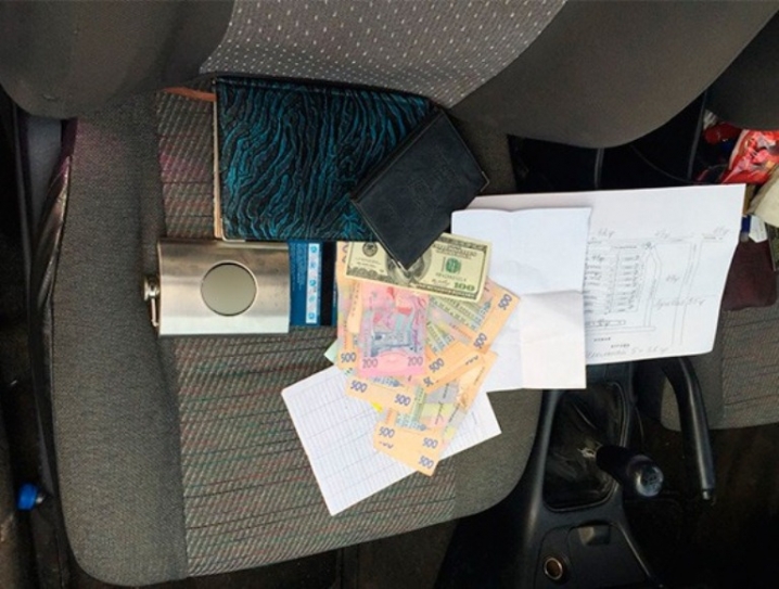 На Буковині поліцейські завадили нелегально переправити через кордон 8 громадян В’єтнаму