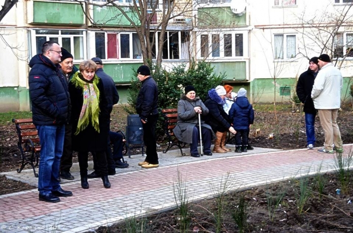 На одній із вулиць Чернівців з’явилася вело-роликова доріжка