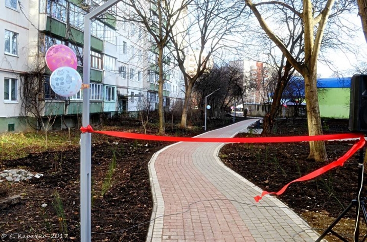На одній із вулиць Чернівців з’явилася вело-роликова доріжка