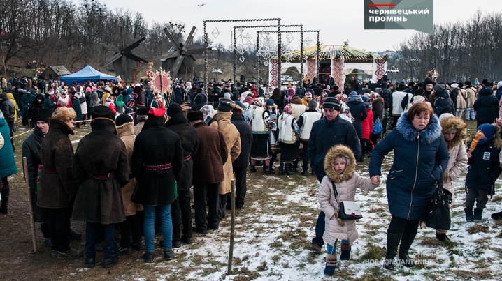 Сотні буковинців завітали у Чернівці на свято щедрівок та колядок