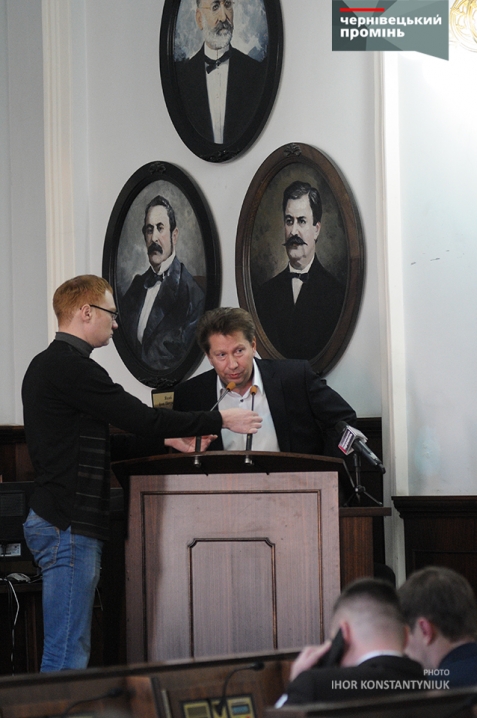 Сесія міськради у фотографіях