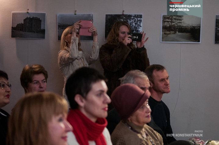 У «Belle Vue» презентували фотоальбом «простих чернівчан першої половини ХХ століття»