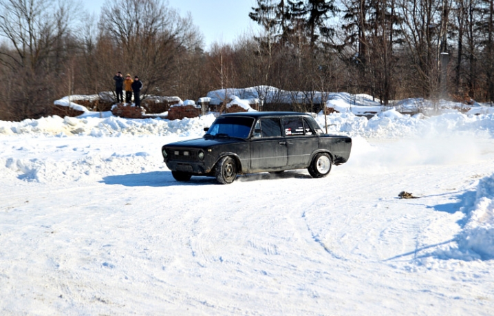 У Сторожинці відбулися змагання зі снігового дрифту У Сторожинці відбулися змагання зі снігового дрифту