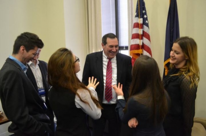 Школярка з Чернівців презентувала у Сенаті США проект енергетичної безпеки України