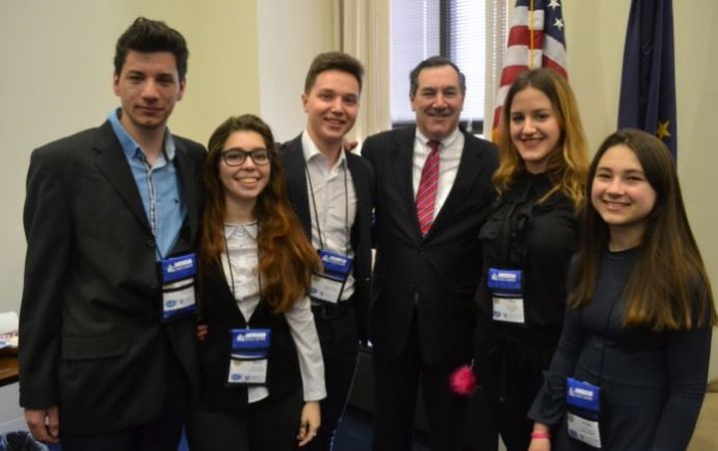 Школярка з Чернівців презентувала у Сенаті США проект енергетичної безпеки України