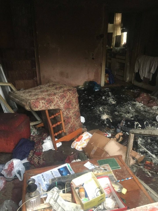 У Чернівцях троє людей ледь не згоріли через недопалок