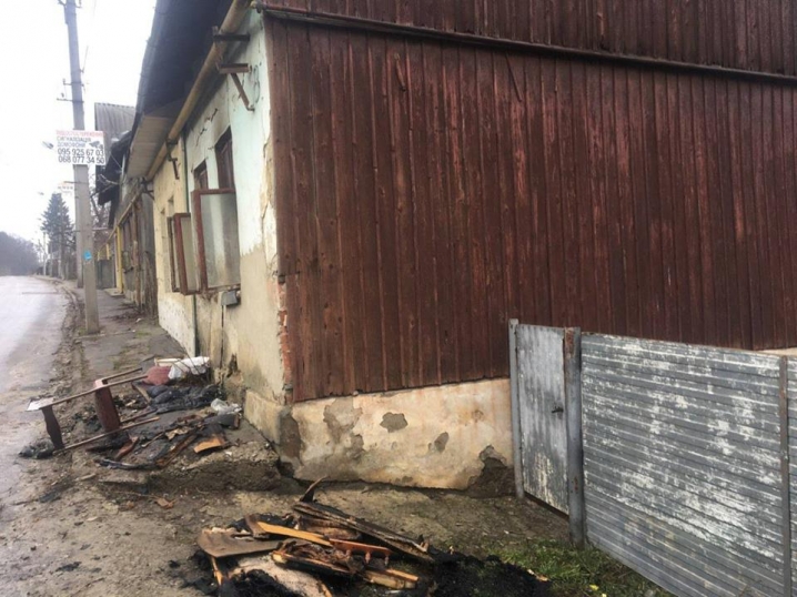 У Чернівцях троє людей ледь не згоріли через недопалок