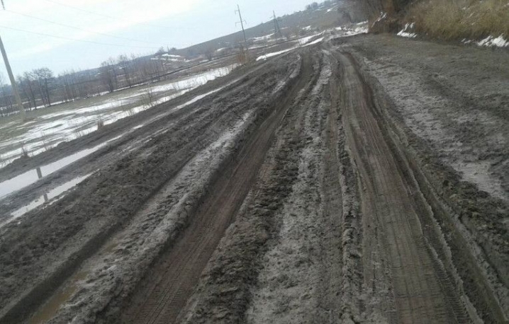 На Герцаївщині місцеві мешканці скаржаться на непроїзні дороги між селами