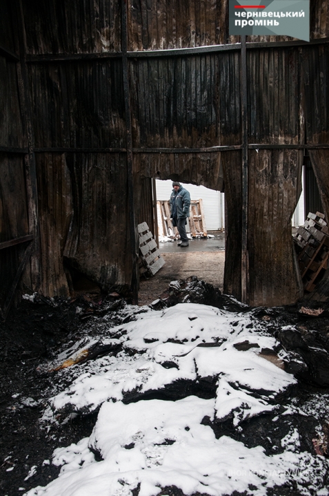 Руїни та згорілі килими – підприємці оцінюють збитки від пожежі на «Калинівському ринку» 