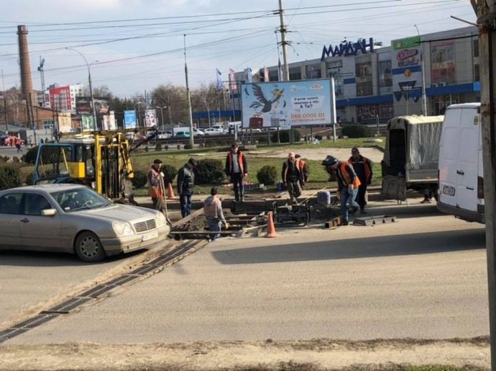 На кільці «Героїв Майдану – проспект Незалежності» затори через новий дорожній знак