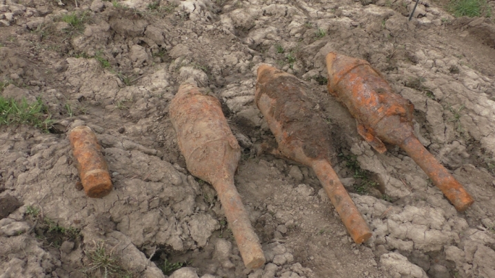 Під час земляних робіт жителі Герцаївщини знайшли бомбу часів Першої світової війни