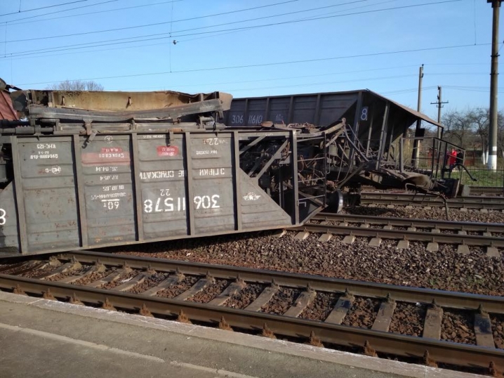 Потяг 209 «Дніпро - Чернівці» не може виїхати через аварію під Львовом