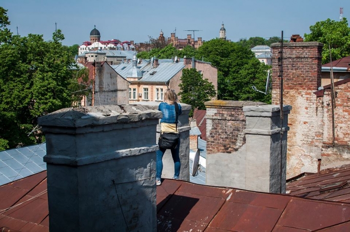 Чернівчанка опублікувала приголомшливі фото з дахів міста